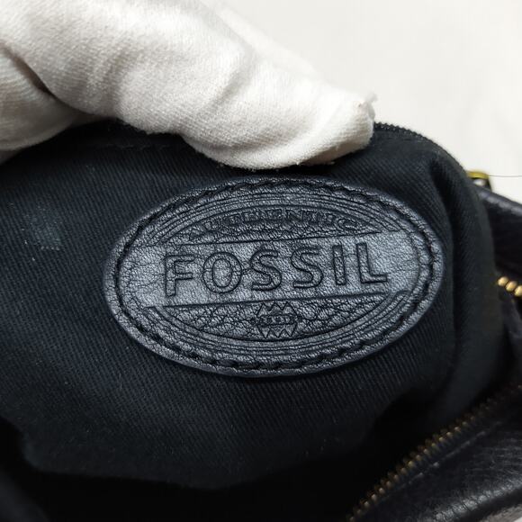 Fossil Black Pebbled Leather Zipper Expandable Crossbody Bag - Picture 12 of 16